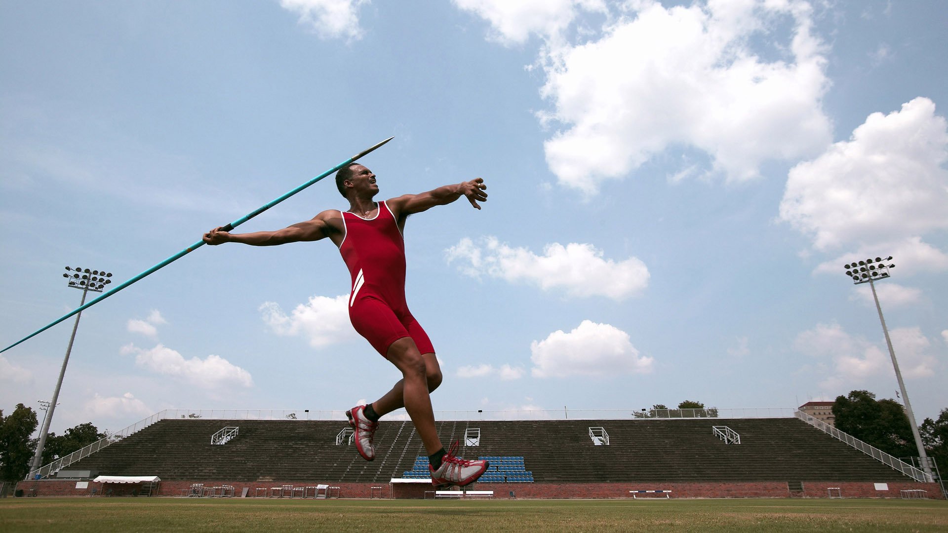 高原雄鹰与地中海明珠的世纪碰撞，苏亚雷斯一锤定音定乾坤