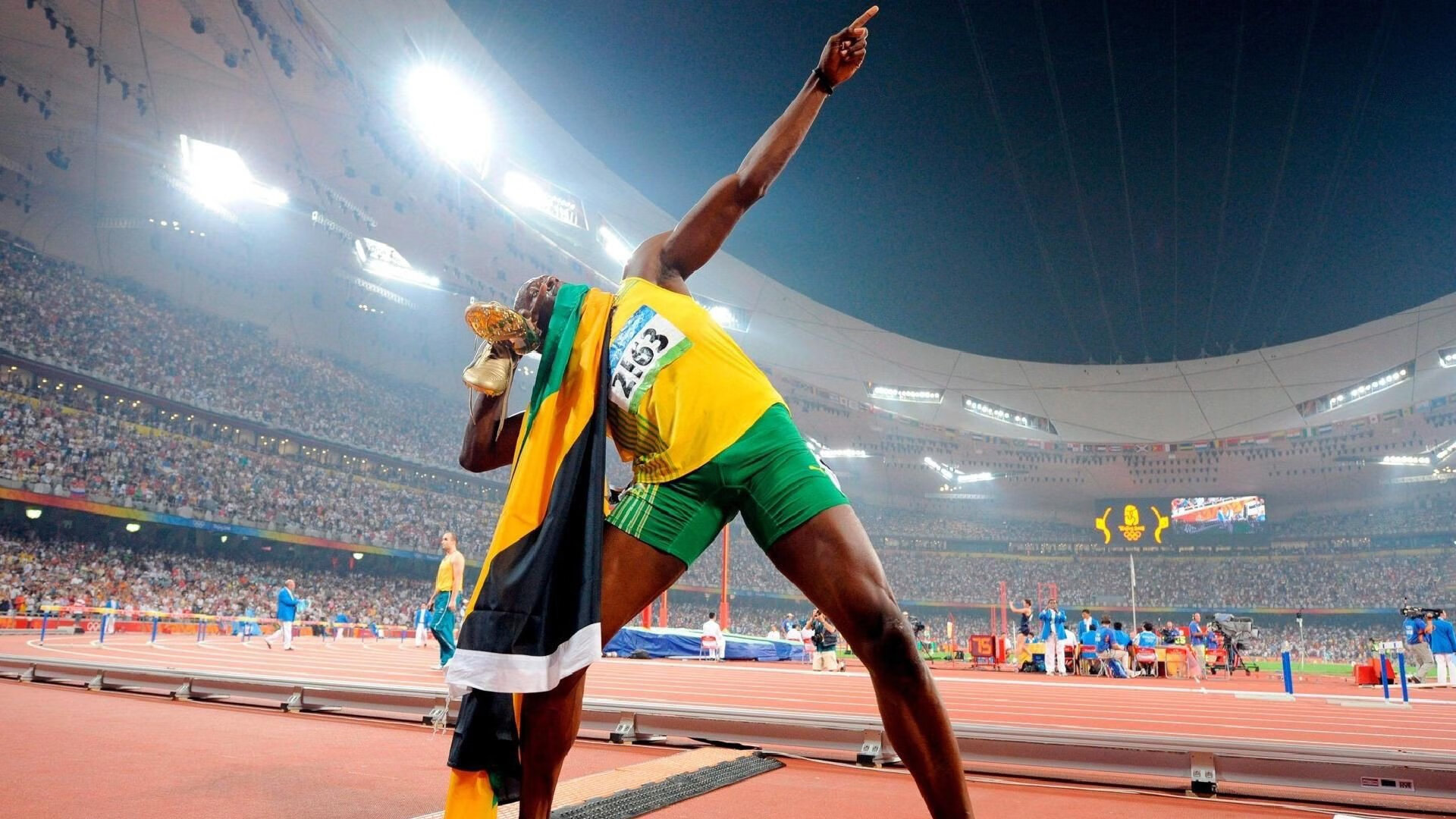 戈贝尔彻底打爆防线，开拓者生死战险胜老鹰