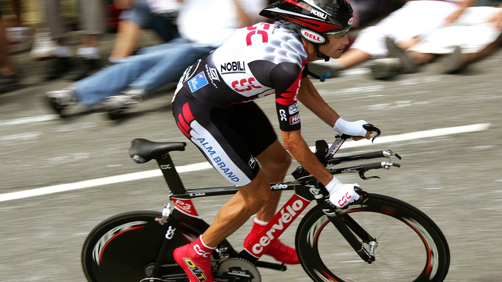 劳塔罗之夜，当NBA季后赛的灯光照亮绿茵场