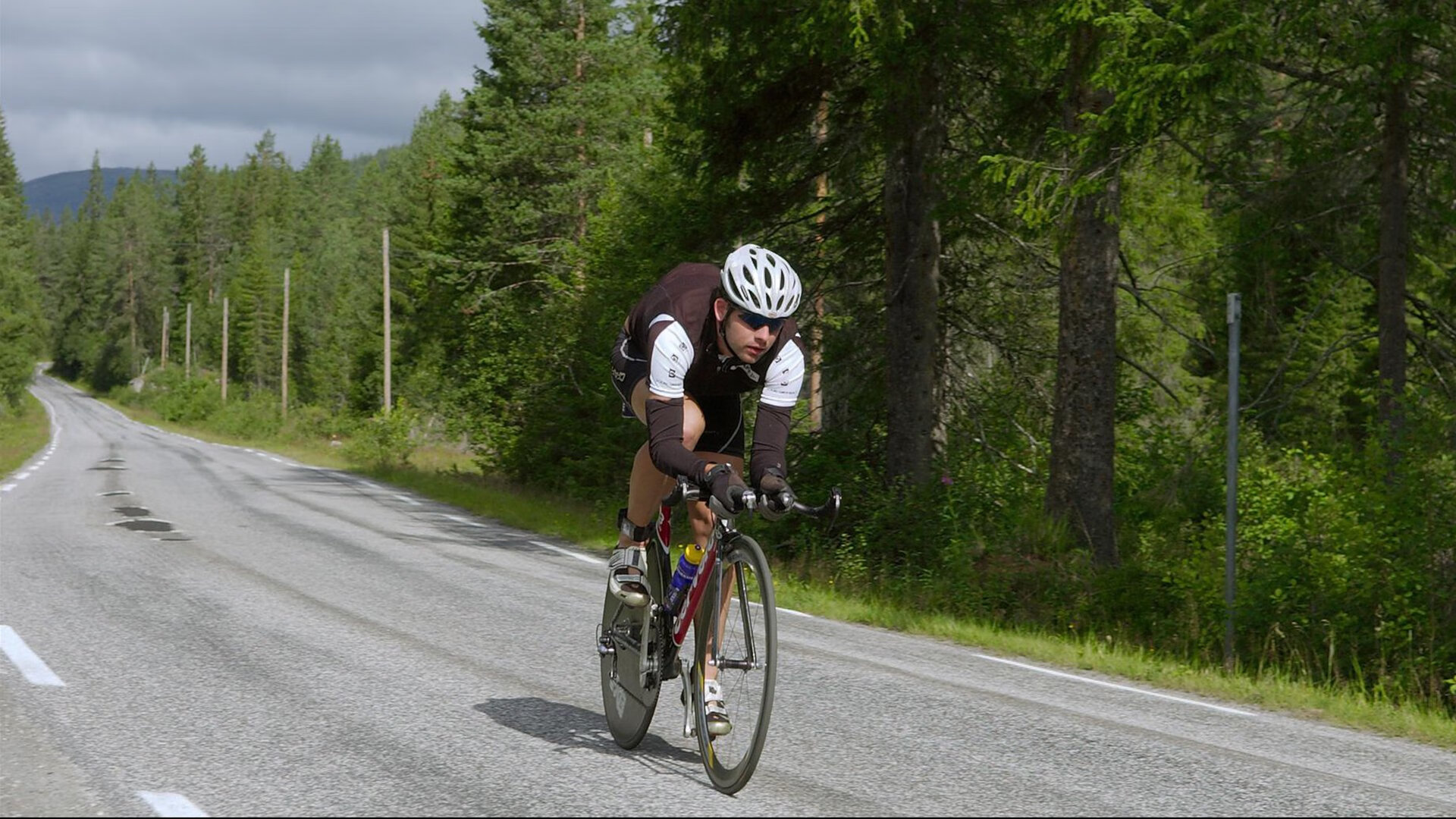 当德意志的钢铁意志刺穿安菲尔德之夜，贝林厄姆如何用一脚绝杀重写足球叙事